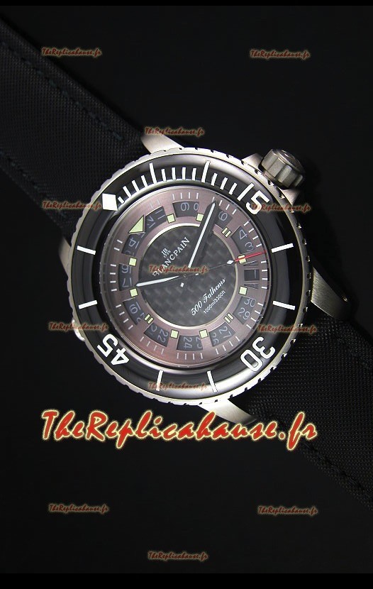 Reproduction de Montre Suisse Blancpain 500 Fathoms avec un Cadran en Carbone Gris - 1:1 Edition Miroir